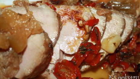 запеченный окорок с яблоками и сладким перцем