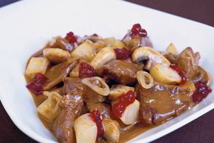 Жареная оленина с грушей