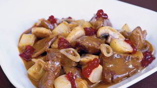 Жареная оленина с грушей