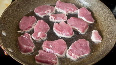 жареная свиная вырезка с овощами