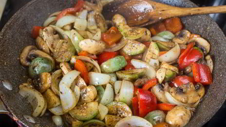 жареная свиная вырезка с овощами