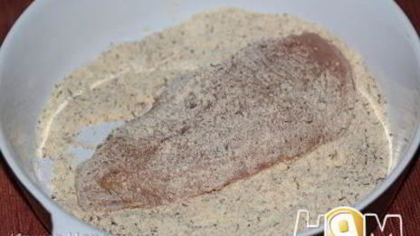 жареные куриные грудки с соусом из сушеной клюквы