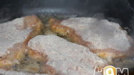 жареные куриные грудки с соусом из сушеной клюквы