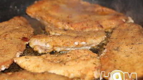 жареные куриные грудки с соусом из сушеной клюквы