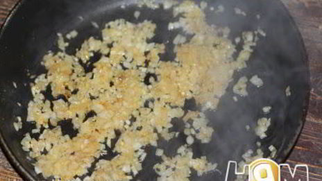 жареные куриные грудки с соусом из сушеной клюквы