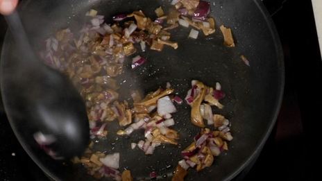 жареные перепела с гречкой