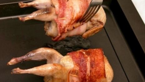 жареные перепела с рисом и грибами