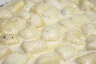 Ньокки в сливочном соусе с беконом