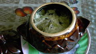 Баклажаны, тушенные с луком и сметаной