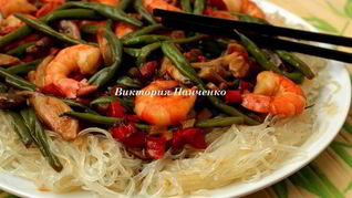 Чап-чой с креветками, грибами и стручковой фасолью