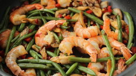чап-чой с креветками, грибами и стручковой фасолью