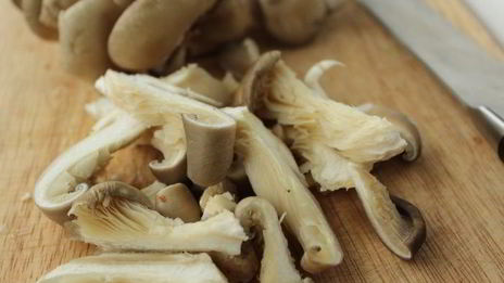 чап-чой с креветками, грибами и стручковой фасолью