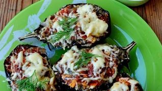 Фаршированные баклажаны под сырной корочкой