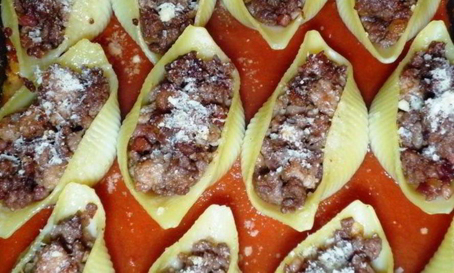 Рецепт гратен из ракушек с острым мясным соусом