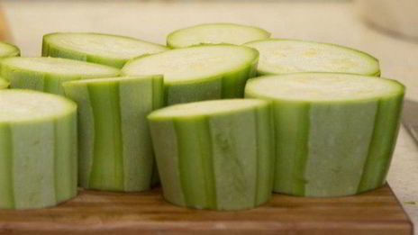 кабачки, фаршированные брынзой