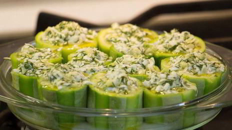 кабачки, фаршированные брынзой