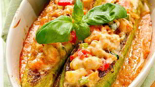 Кабачки, фаршированные курицей