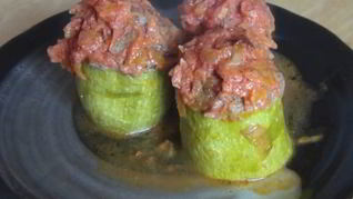Кабачки, фаршированные мясом и рисом