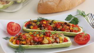 Кабачки, фаршированные овощами