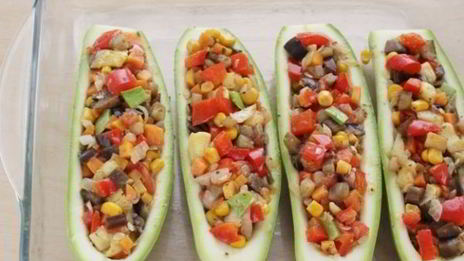 кабачки, фаршированные овощами