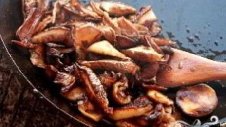 капуста с грибами в горшочке