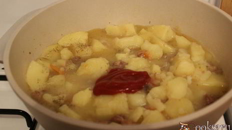 картофель с говяжьей тушенкой