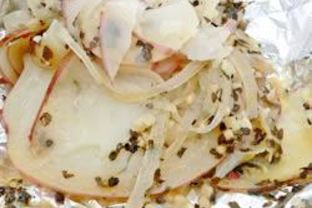 Картофель с луком на гриле