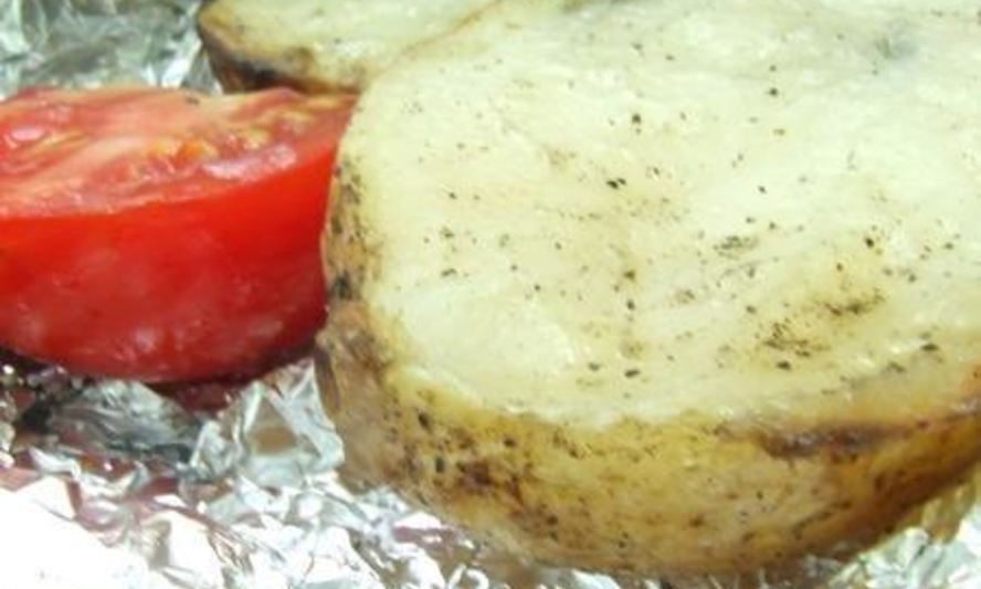 Рецепт картофеля в фольге с маслом на углях