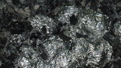 картофель в фольге с маслом на углях