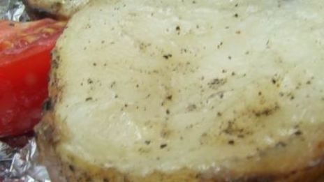 картофель в фольге с маслом на углях