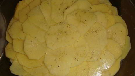 картофель в молоке, запеченный в духовке