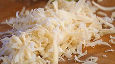 молодой картофель, запеченный с беконом и авокадо