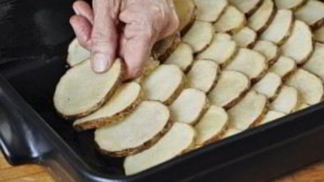 мусака с баклажанами и картофелем