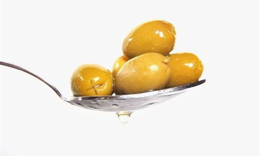 Рецепт оливок, фаршированных жареным миндалем с чили