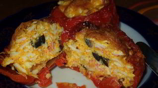 Перец, фаршированный крабовыми палочками