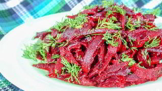 Свекла, тушенная с луком