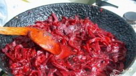 свекла, тушенная с луком