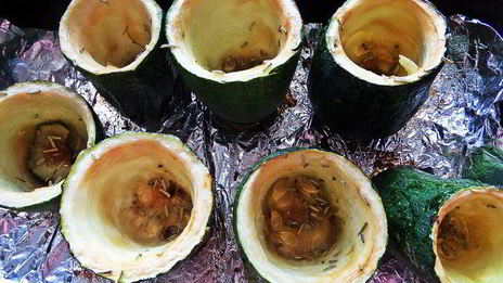 цукини, запеченные с начинкой