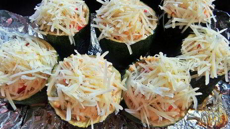 цукини, запеченные с начинкой
