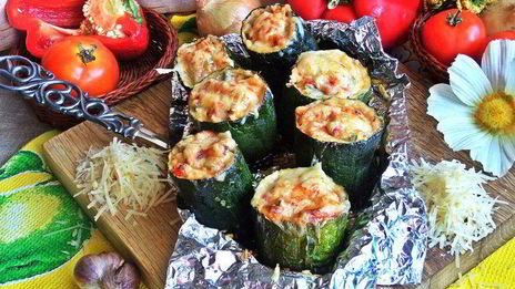 цукини, запеченные с начинкой