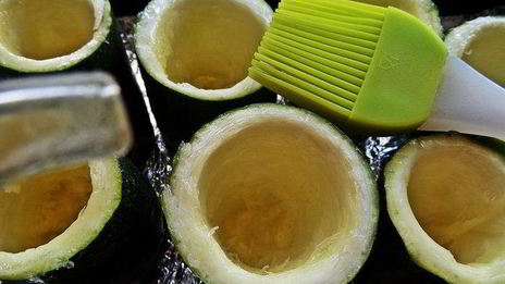 цукини, запеченные с начинкой