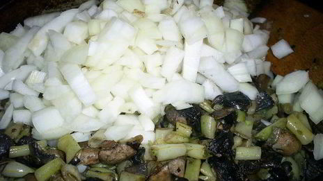 тушеная спаржевая фасоль с грибами