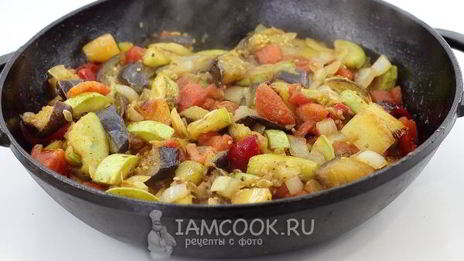 тушеные овощи с баклажанами и кабачками