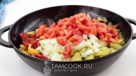 тушеные овощи с баклажанами и кабачками