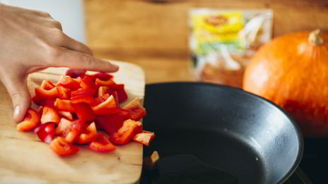 тыква, фаршированная курицей и сезонными овощами