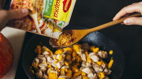 тыква, фаршированная курицей и сезонными овощами