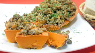 Запеченная тыква с фаршем и гречкой