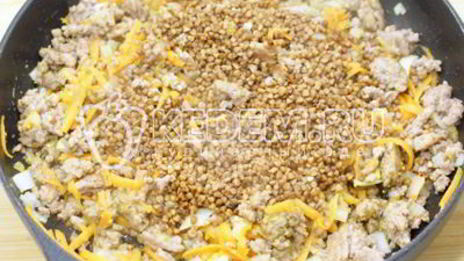 запеченная тыква с фаршем и гречкой