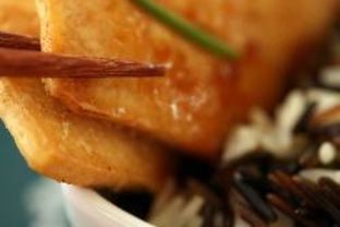 Жареный тофу с диким рисом