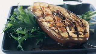 Жареные баклажаны с имбирем и заправкой мисо